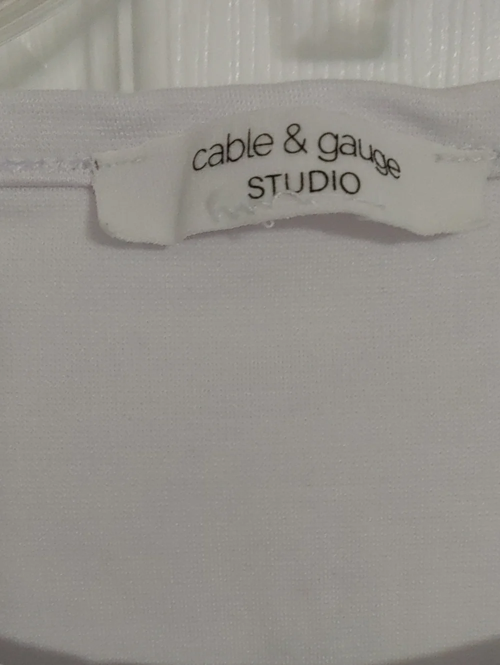 Cable & Gauge Short Sleeve Crewneck Tee in White Women's Size Medium